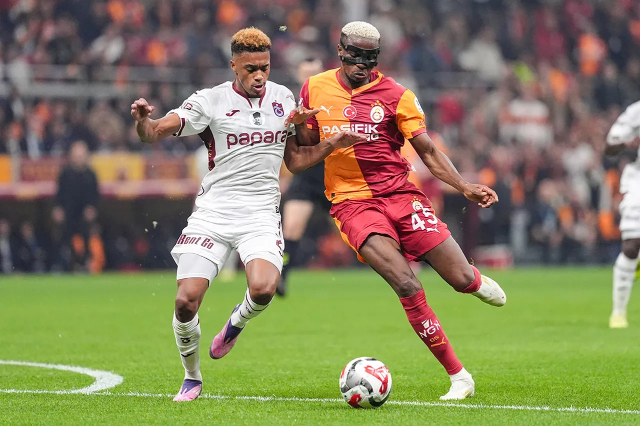 Süper Lig'de şampiyonluğun düğümü çözülüyor: Okan Buruk mu yoksa Fatih Tekke mi? İşte Trabzonspor - Galatasaray derbisinin muhtemel 11'leri...