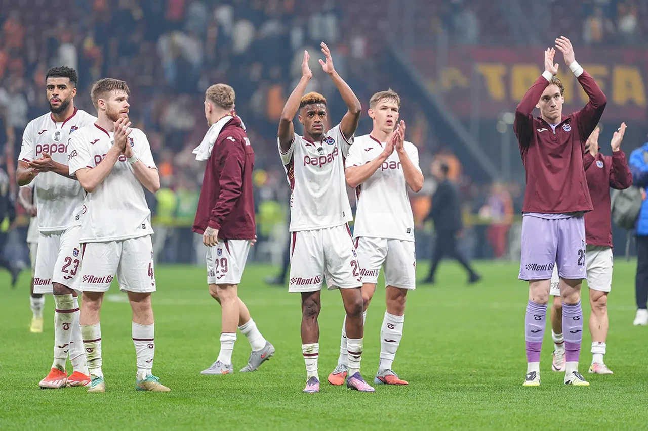 Süper Lig'de şampiyonluğun düğümü çözülüyor: Okan Buruk mu yoksa Fatih Tekke mi? İşte Trabzonspor - Galatasaray derbisinin muhtemel 11'leri...