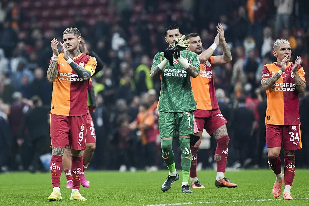 Süper Lig'de şampiyonluğun düğümü çözülüyor: Okan Buruk mu yoksa Fatih Tekke mi? İşte Trabzonspor - Galatasaray derbisinin muhtemel 11'leri...
