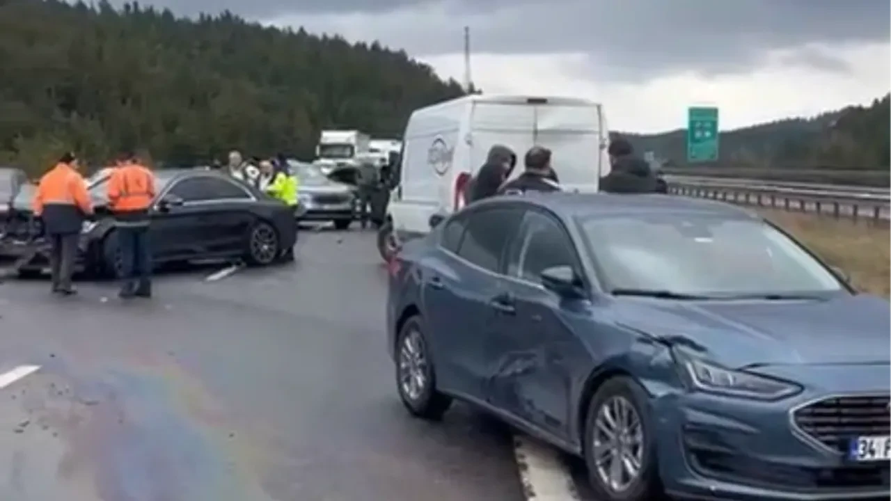 TEM Otoyolu’nda feci kaza! 10 araç birbirine girdi: Yaralılar var