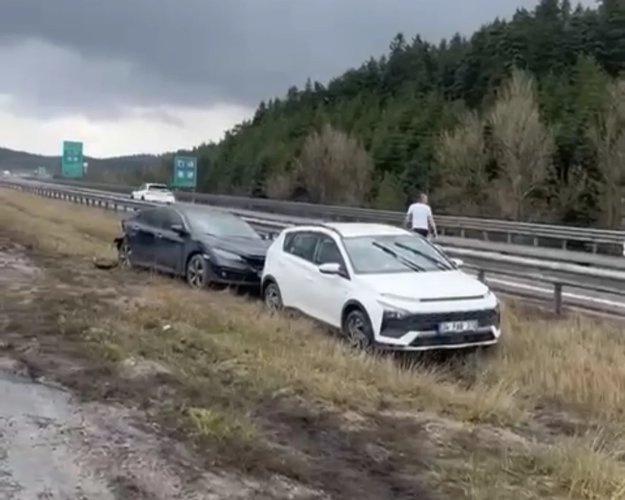TEM Otoyolu’nda feci kaza! 10 araç birbirine girdi: Yaralılar var