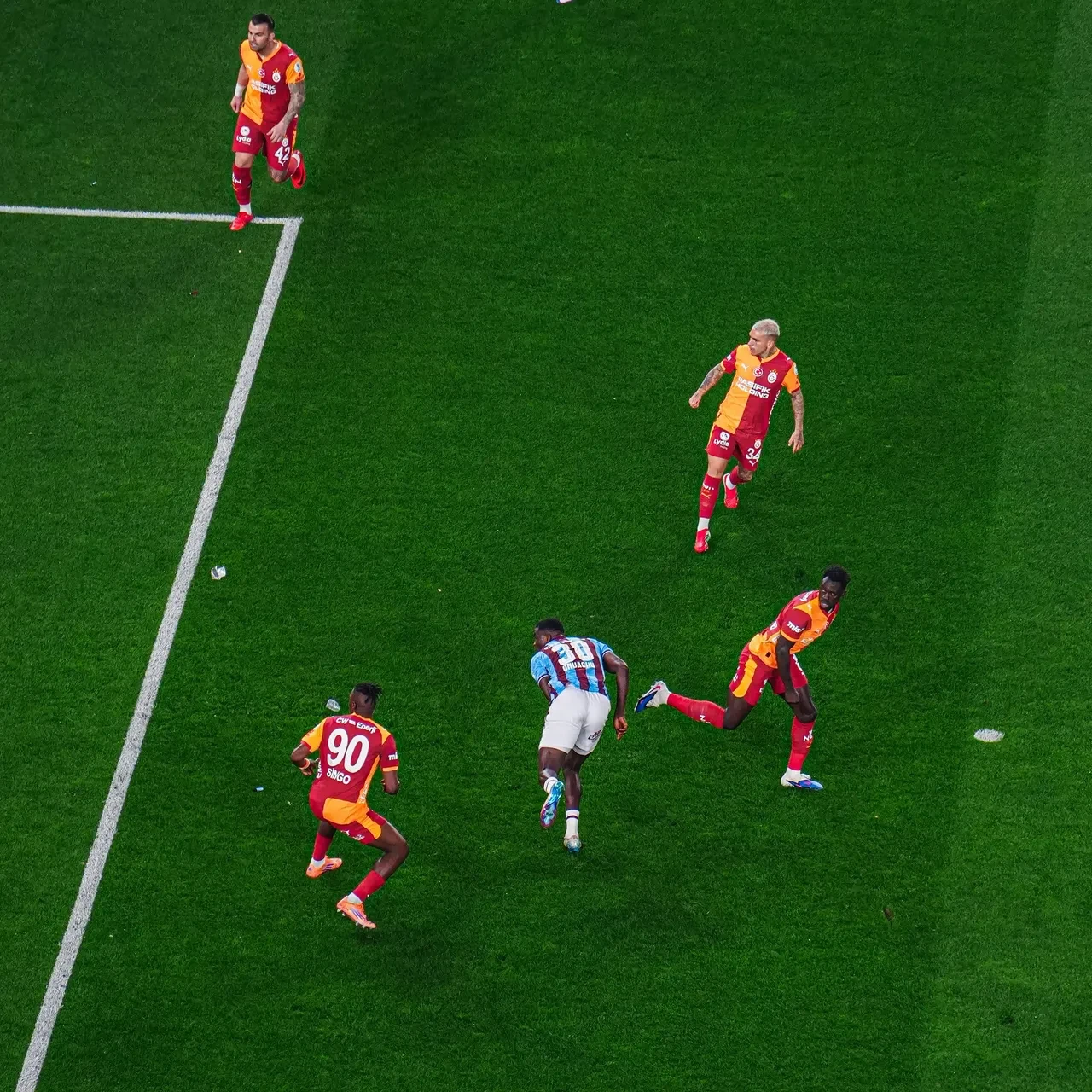 Trabzonspor-Galatasaray maçında Fatih Tekke'den hakem Cihan Aydın'a uyarı!