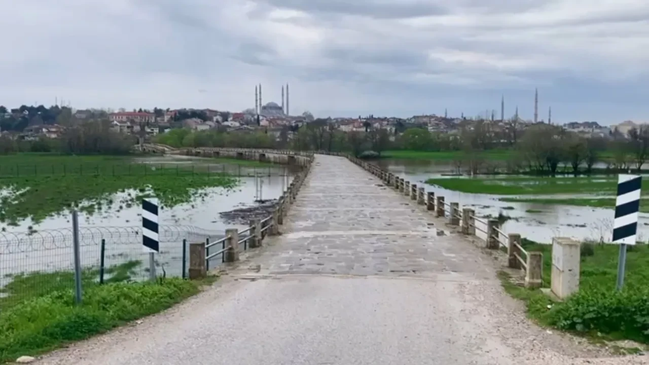 Yağışların ardından Tunca Nehri taştı! Edirne'de alarm verildi
