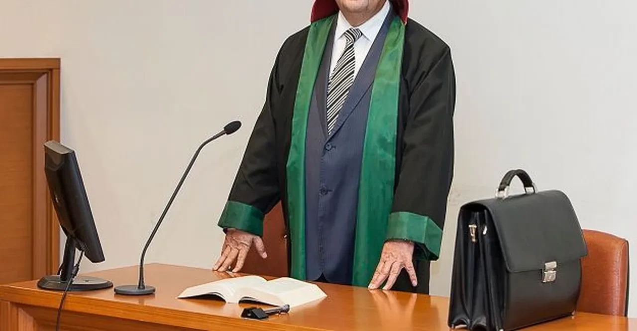 5 Nisan kurumsal avukatlar günü mesajları