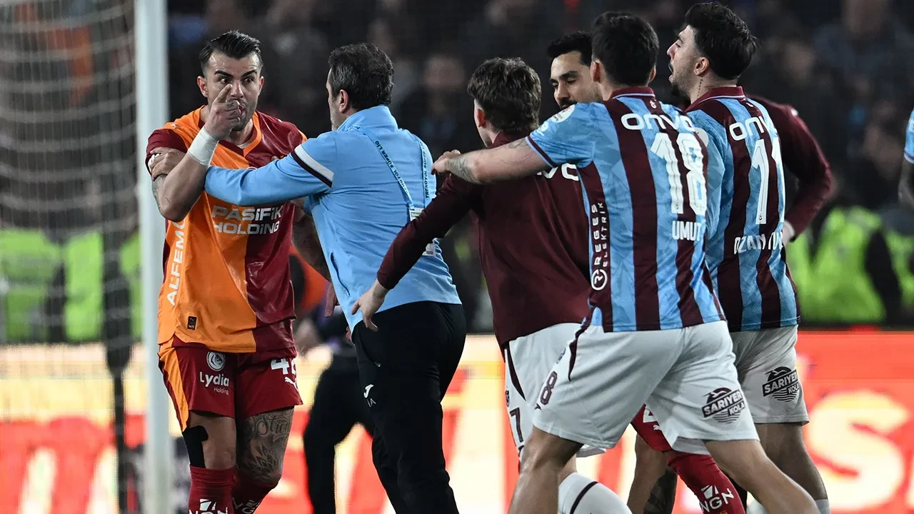 Abdülkerim Bardakcı ile Onuralp Çakıroğlu arasında neler yaşandı? Trabzonspor'dan olay anına ilişkin açıklama