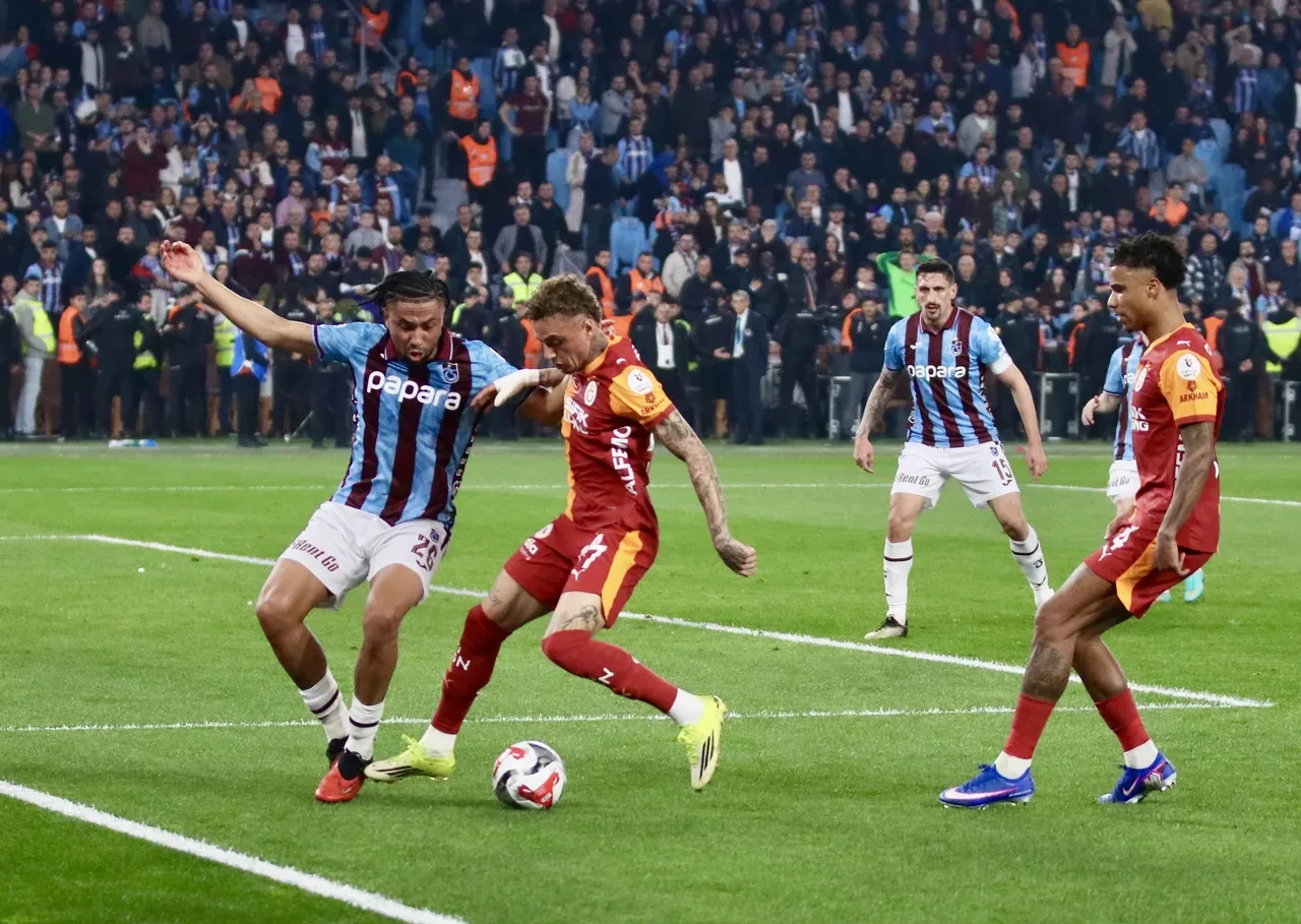 Abdülkerim Bardakcı ile Onuralp Çakıroğlu arasında neler yaşandı? Trabzonspor'dan olay anına ilişkin açıklama