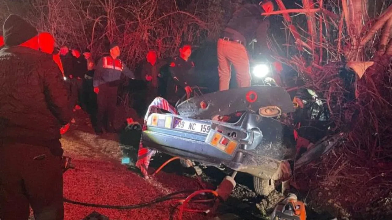 Antalya'da korkunç kaza: 3 ölü, 1 yaralı