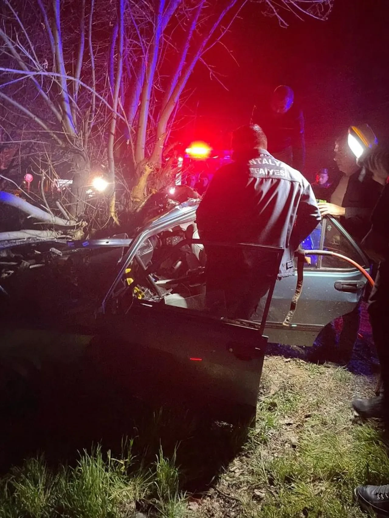 Antalya'da korkunç kaza: 3 ölü, 1 yaralı