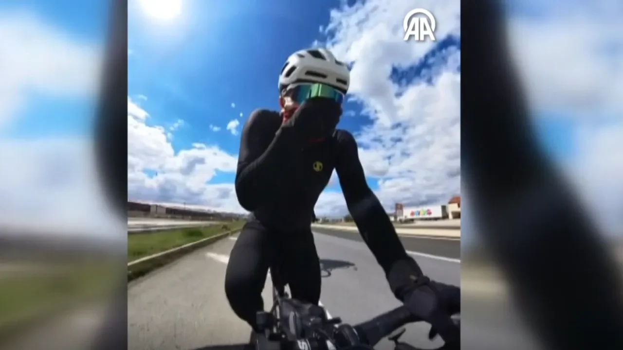 Arı saldırısı kamerada! Kayseri’de bisikletliler hedefteydi