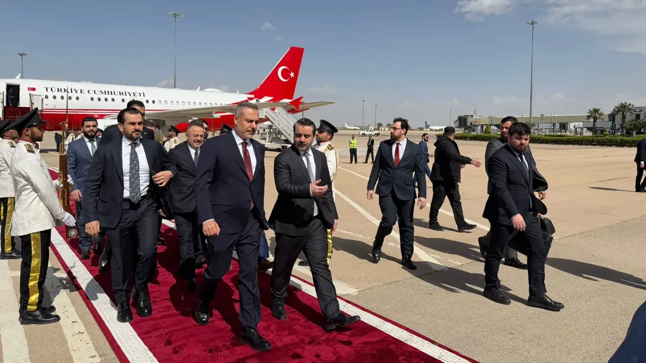 Bakan Fidan Suriye'de: Şara ve Zelenskiy ile görüşecek