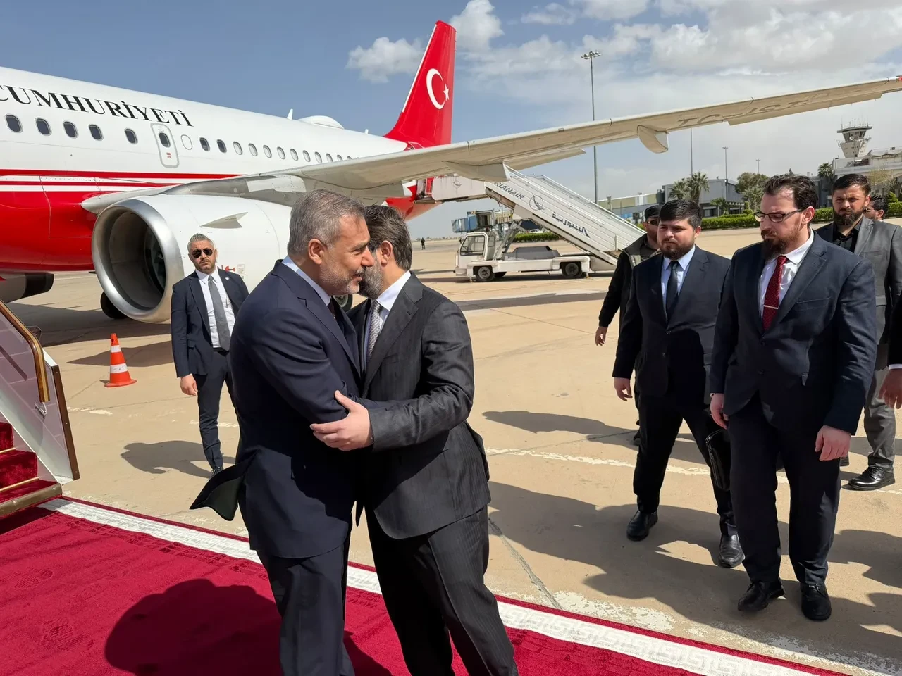 Bakan Fidan Suriye'de: Şara ve Zelenskiy ile görüşecek