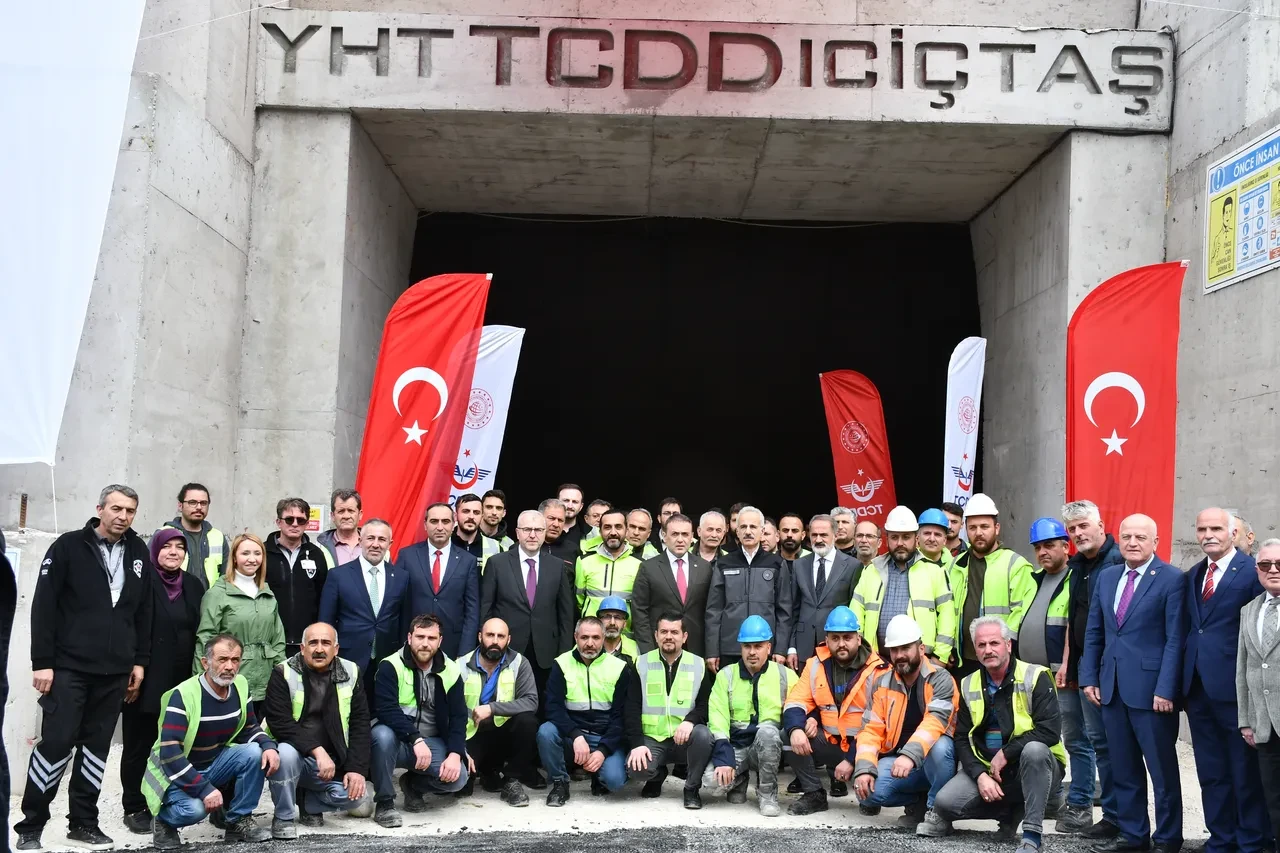 Bakan Uraloğlu müjdeyi duyurdu: Ankara-İstanbul arası YHT seferleri 30 dakika kısalacak