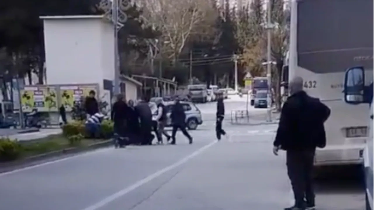 Bursa’da park yeri kavgası: Tekme ve yumruklar havada uçuştu