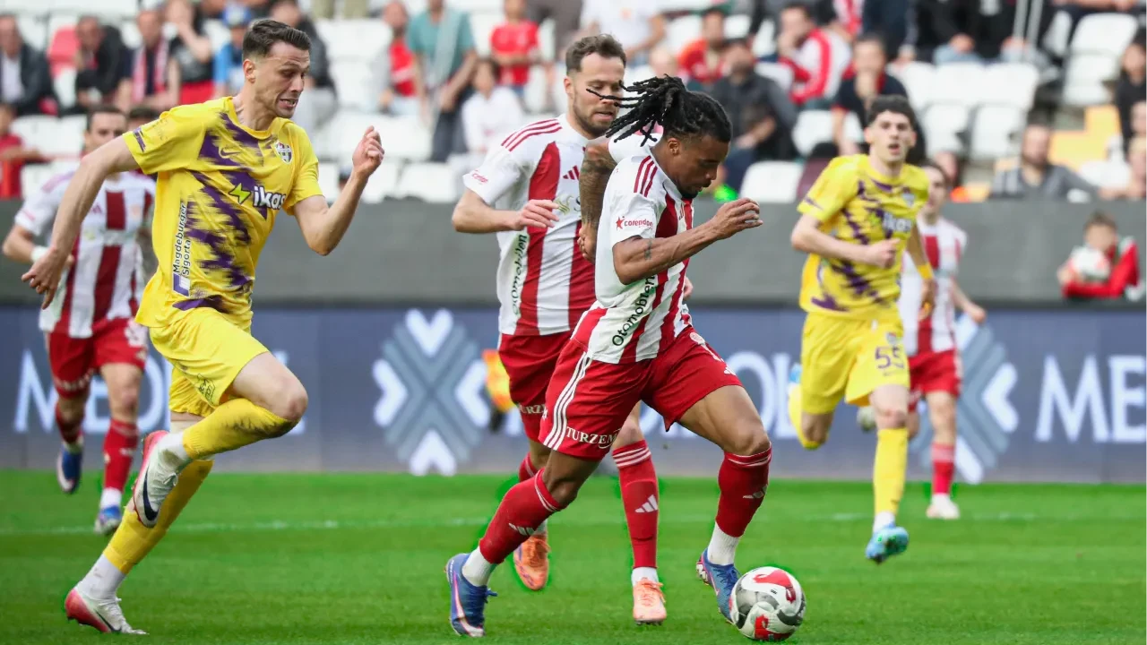 Eyüpspor yangın yeri: Akdeniz'de 3 gol ve 1 kırmızı kart!