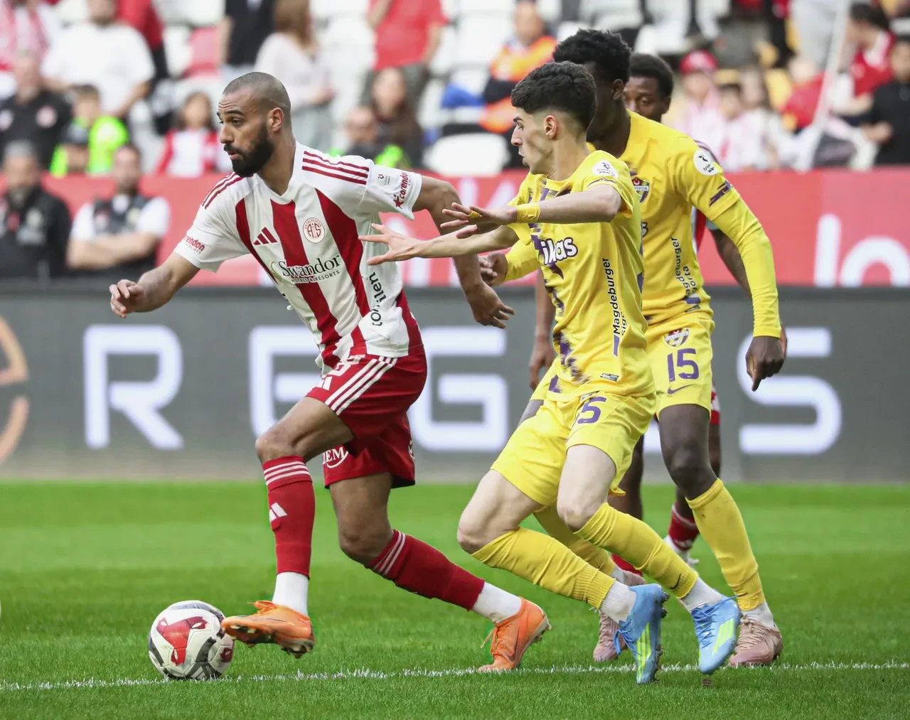 Eyüpspor yangın yeri: Akdeniz'de 3 gol ve 1 kırmızı kart!