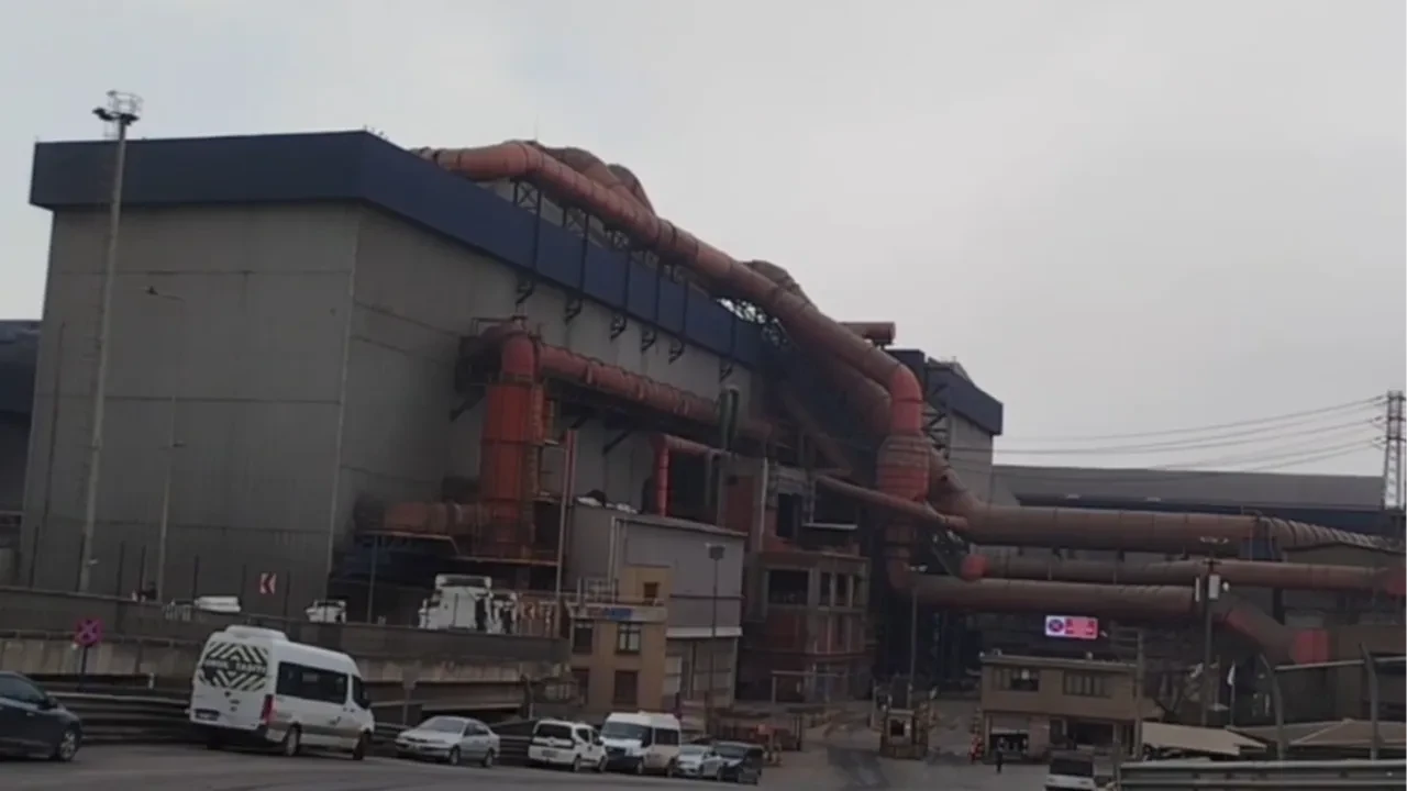 Kocaeli'de fabrikada facia! Metrelerce yükseklikten beton zemine çakıldılar: 4 işçiden 3'ü öldü