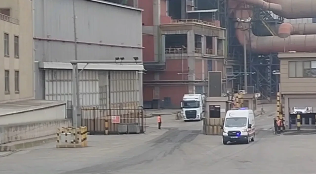 Kocaeli'de fabrikada facia! Metrelerce yükseklikten beton zemine çakıldılar: 4 işçiden 3'ü öldü