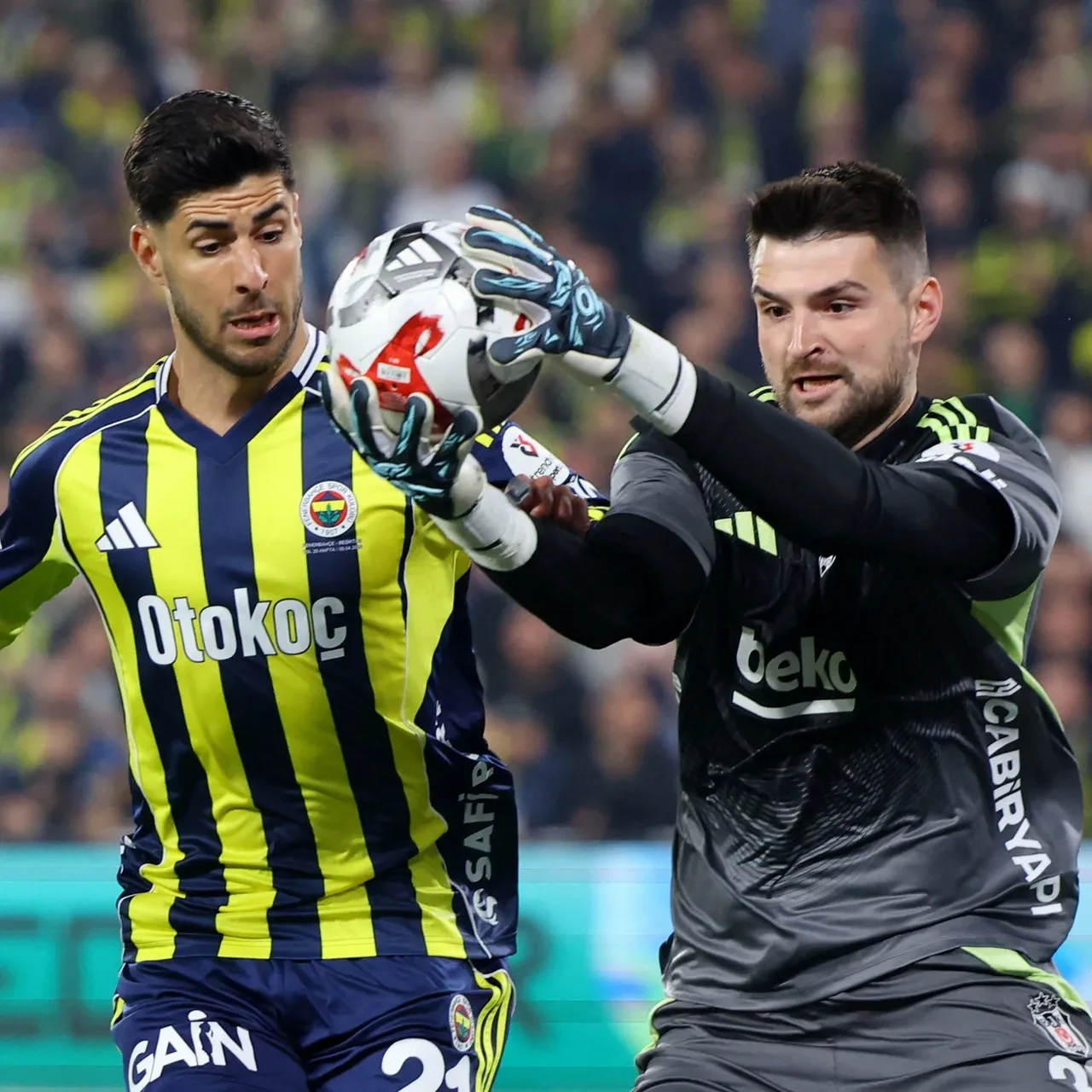 Fenerbahçe Beşiktaş derbisinde son dakika golü sürprizi: Şampiyonluk hesapları sil baştan!