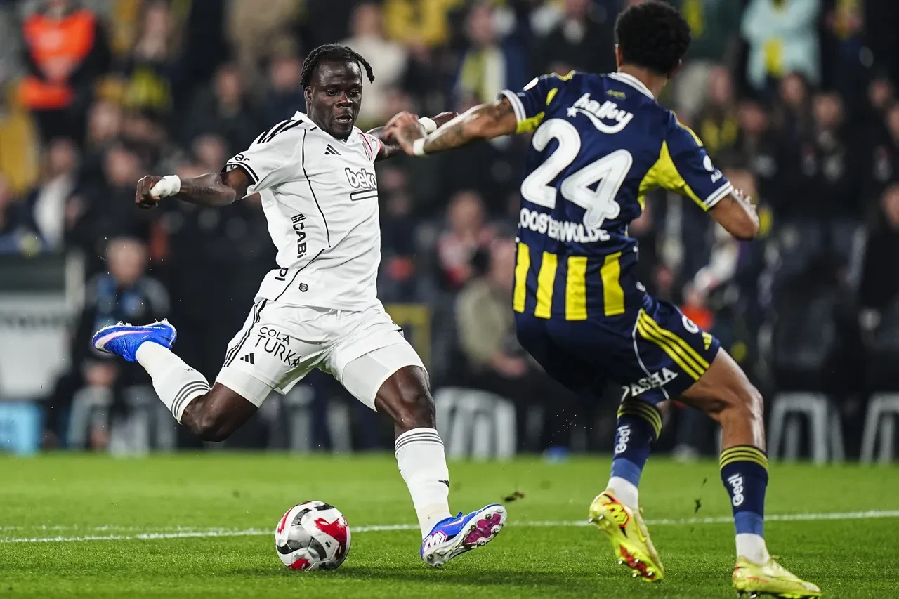 Fenerbahçe Beşiktaş derbisinde son dakika golü sürprizi: Şampiyonluk hesapları sil baştan!