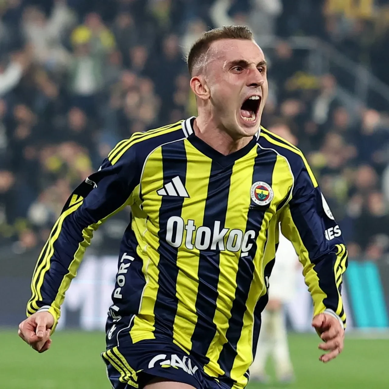 Fenerbahçe-Beşiktaş derbisinde son düdük çaldı: Domenico Tedesco tribünlere gitti!