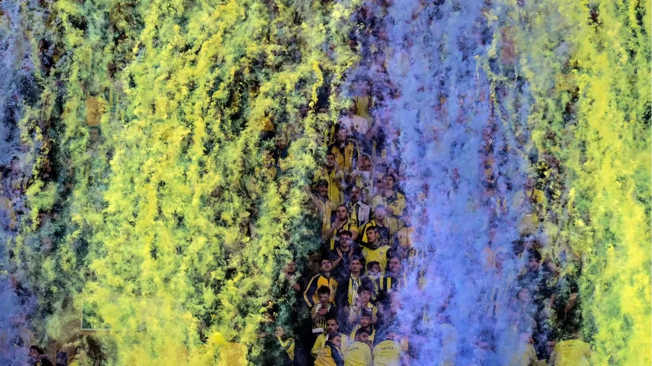 Fenerbahçe-Beşiktaş derbisinde stadyumda özel atmosfer!