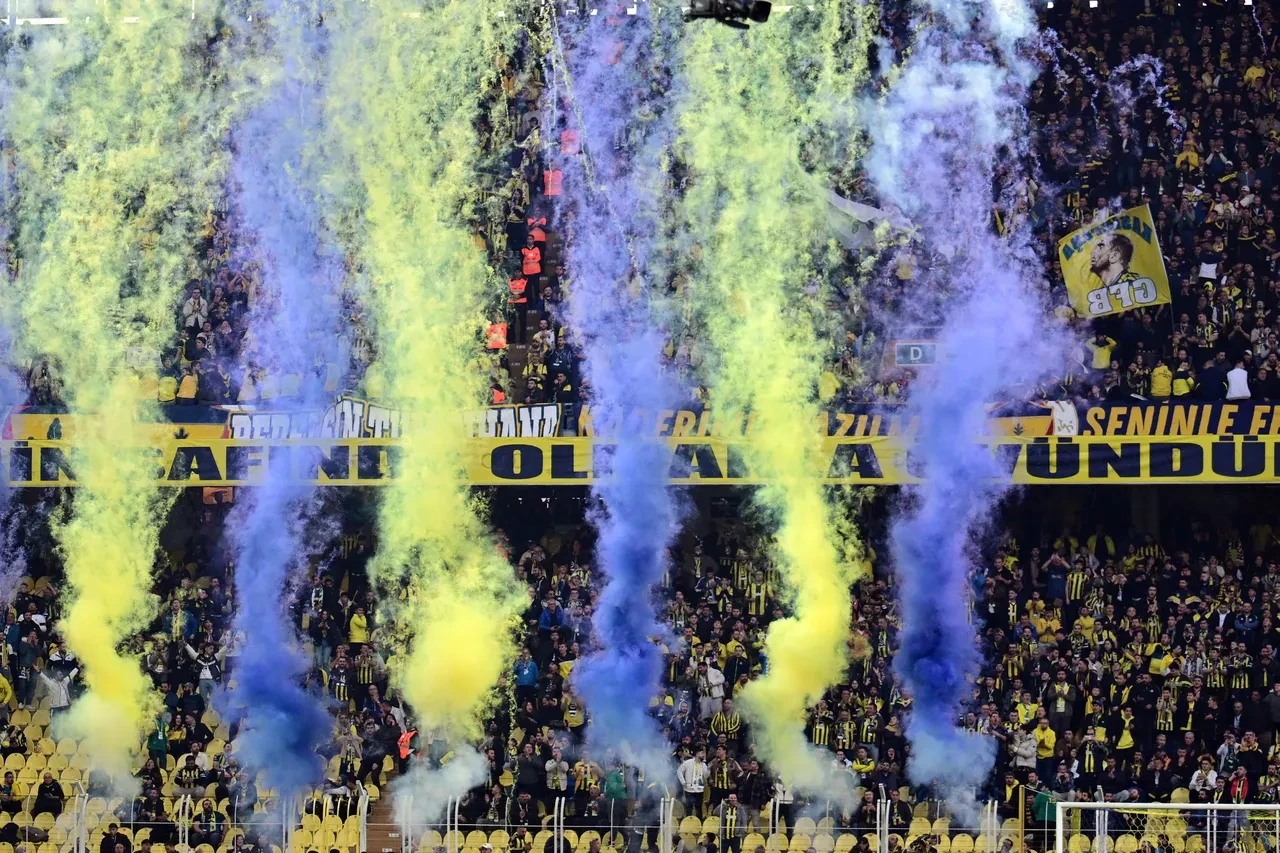 Fenerbahçe-Beşiktaş derbisi için stadyumda özel atmosfer!