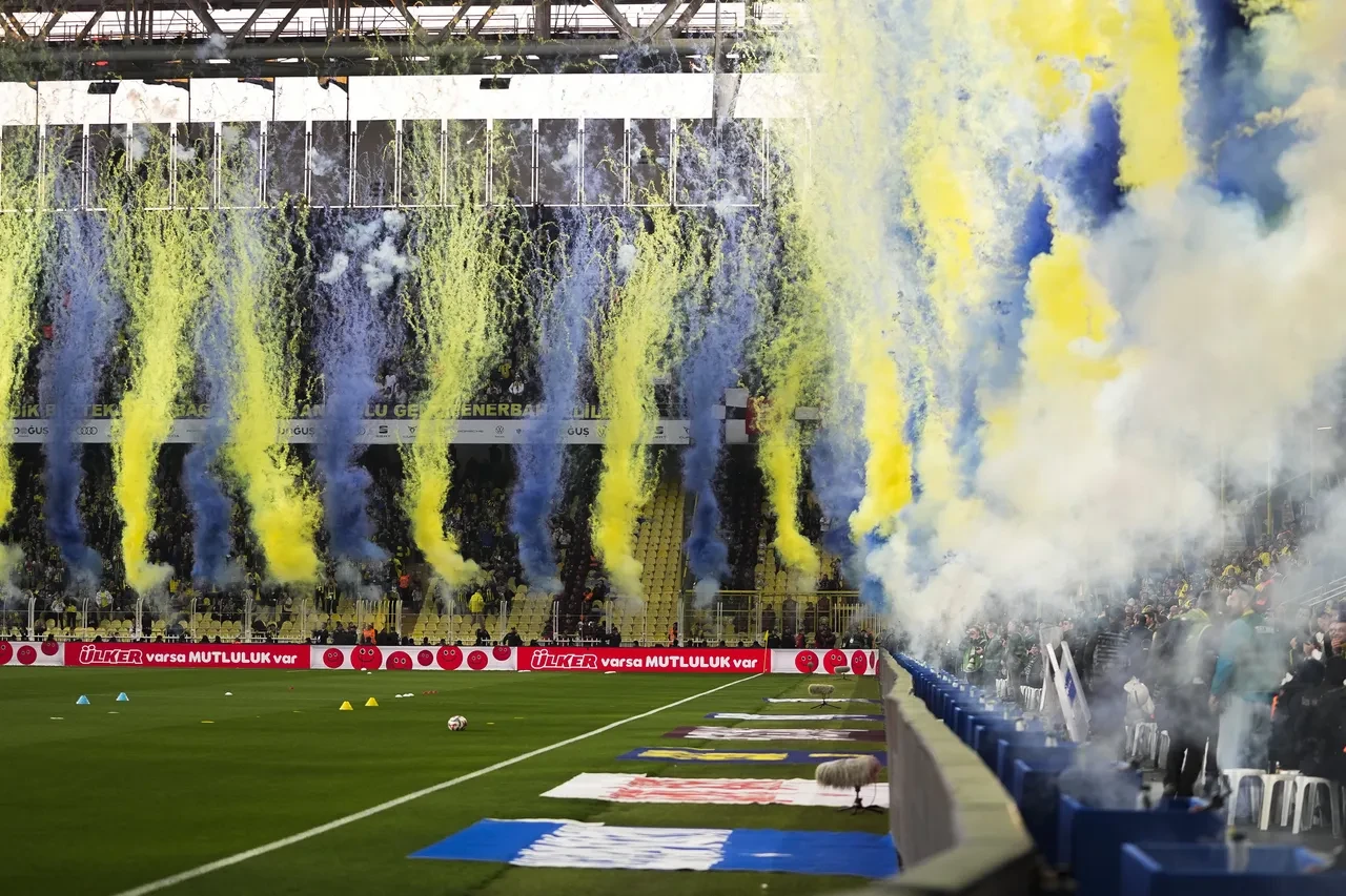 Fenerbahçe-Beşiktaş derbisi için stadyumda özel atmosfer!