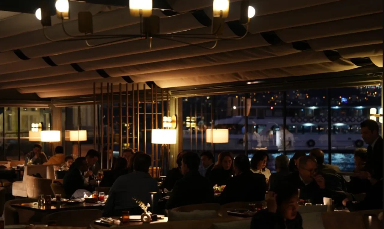 Hasan Can Kaya ile Duygu Karabaş nişanlandı! Ünlü çiftin aşk kokan nişan kareleri sosyal medyayı salladı!