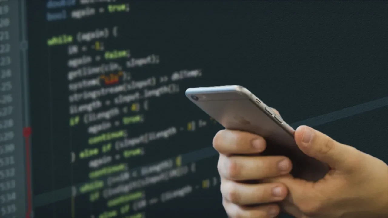 İsrail, İranlıların telefonlarına sızdığını iddia etti