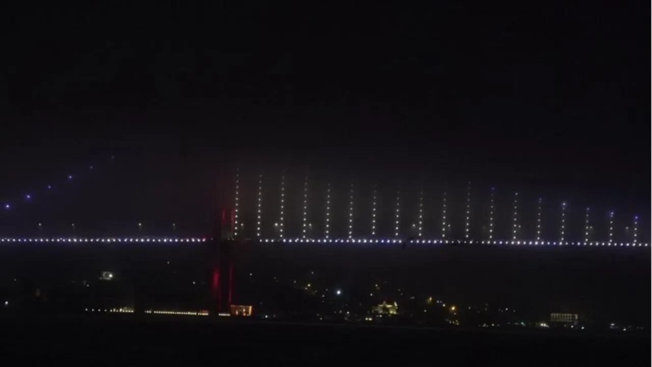 İstanbul'da yoğun sis! Simge yapılar gözden kayboldu