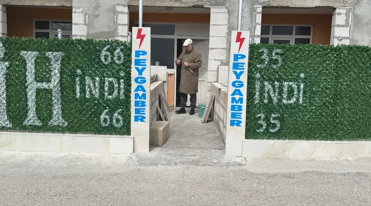 Karabük’te Mesih olduğunu söyleyen şahıs, evinin etrafına yazdıklarıyla şoke etti