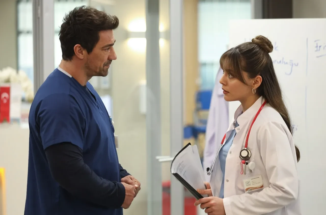  Keremcem, yıllar sonra oyunculuğa Doktor Başka Hayatta dizisi ile dönüyor! Keremcem'in yeni rolü heyecanlandırdı