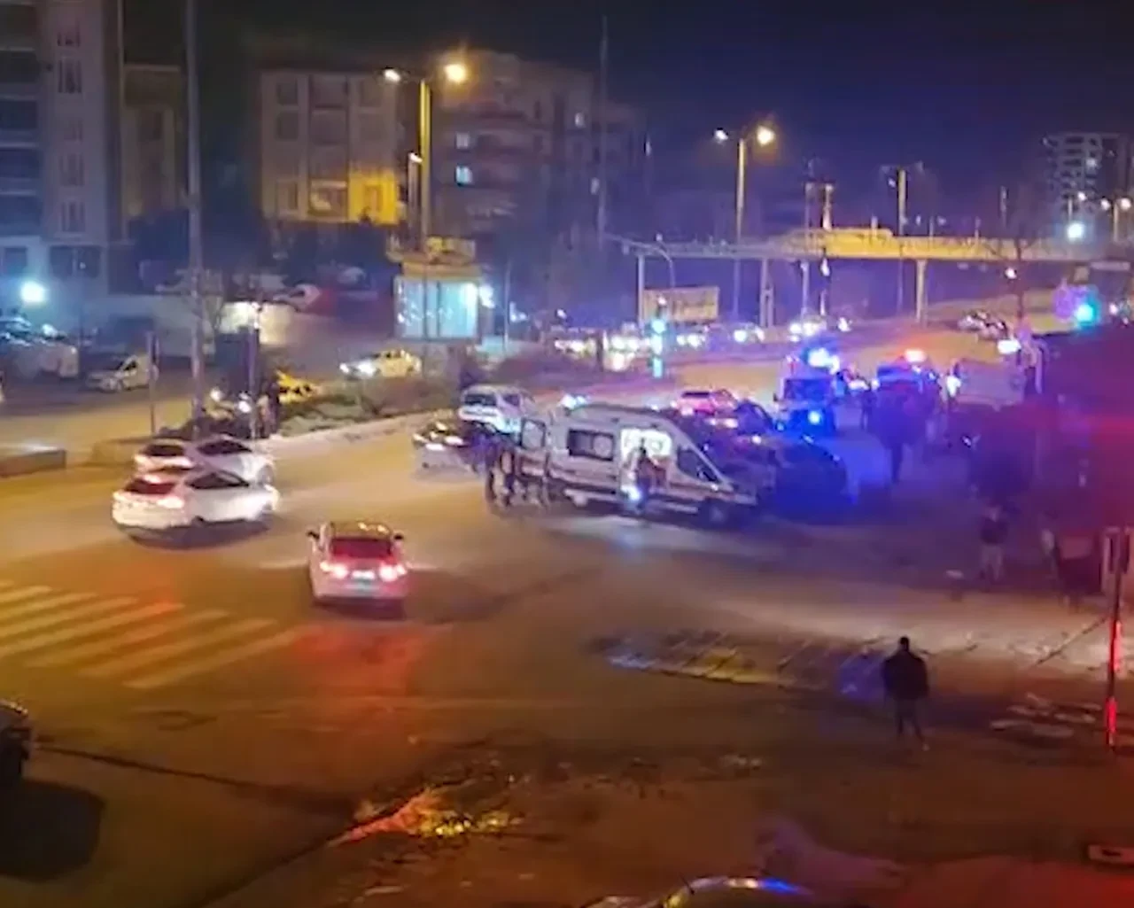 Polisten kaçan alkollü sürücü ortalığı birbirine kattı: Üç polis yaralandı