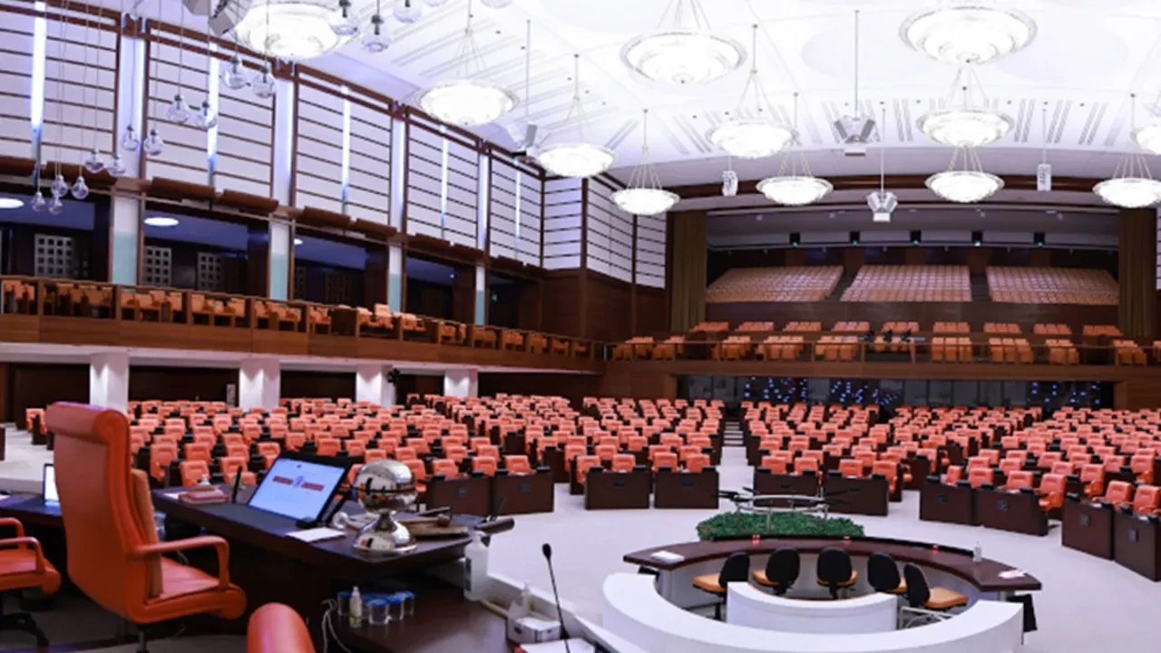 TBMM'ye gönderilen ilginç dilekçeler! "50 yaş üstüne sosyal medya yasaklansın" 