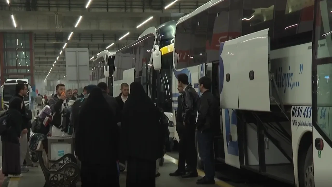 Umre ziyareti kabusa döndü! Tur şirketi battı, 177 kişi ortada kaldı