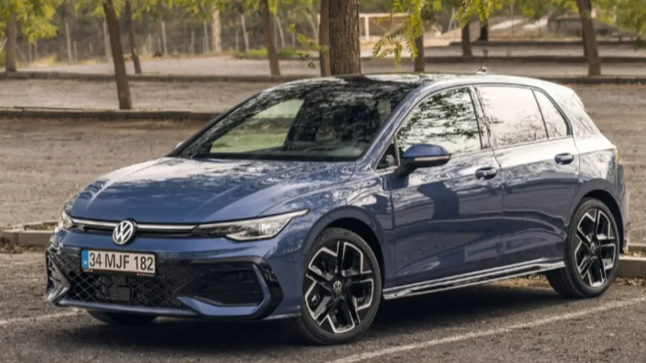 Volkswagen Nisan 2026 fiyat listesi sürprizle geldi! İşte Volkswagen Golf, Taigo, Passat, Touareg güncel fiyat listesi