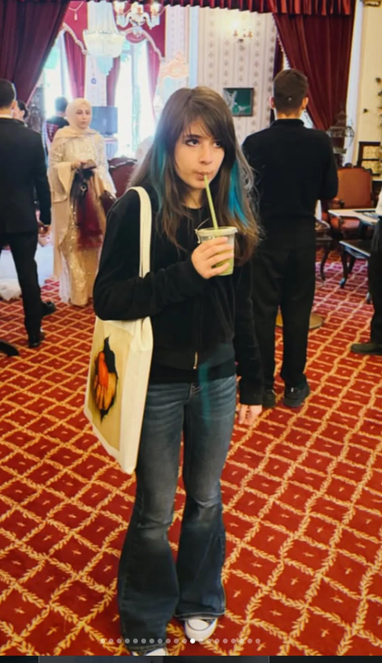 Acun Ilıcalı'nın kızı Melisa Ilıcalı hayatında ilk kez Taksim'e gitti! O anları Şeyma Subaşı paylaştı