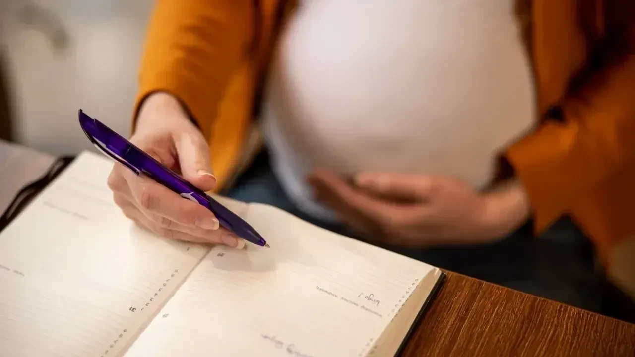 Doğum izninde yeni dönemde tüm merak edilenler! İşçi, asgari ücretli, memur... Kim, ne kadar maaş alacak?