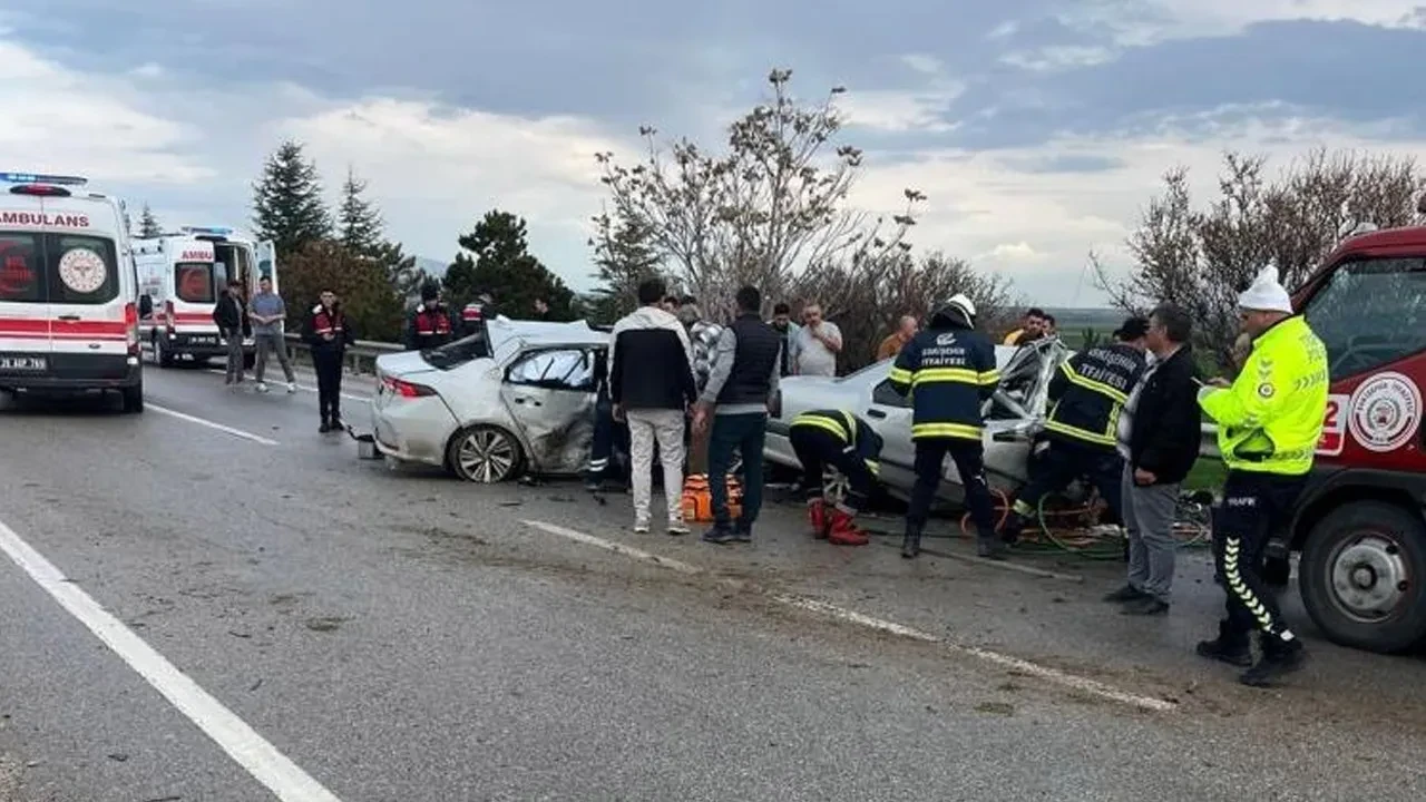 Eskişehir'de feci kaza: 4 ölü, 2 ağır yaralı