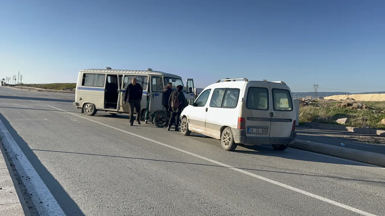 Eskişehir'de peşpeşe iki kaza! 4 kişi yaralandı