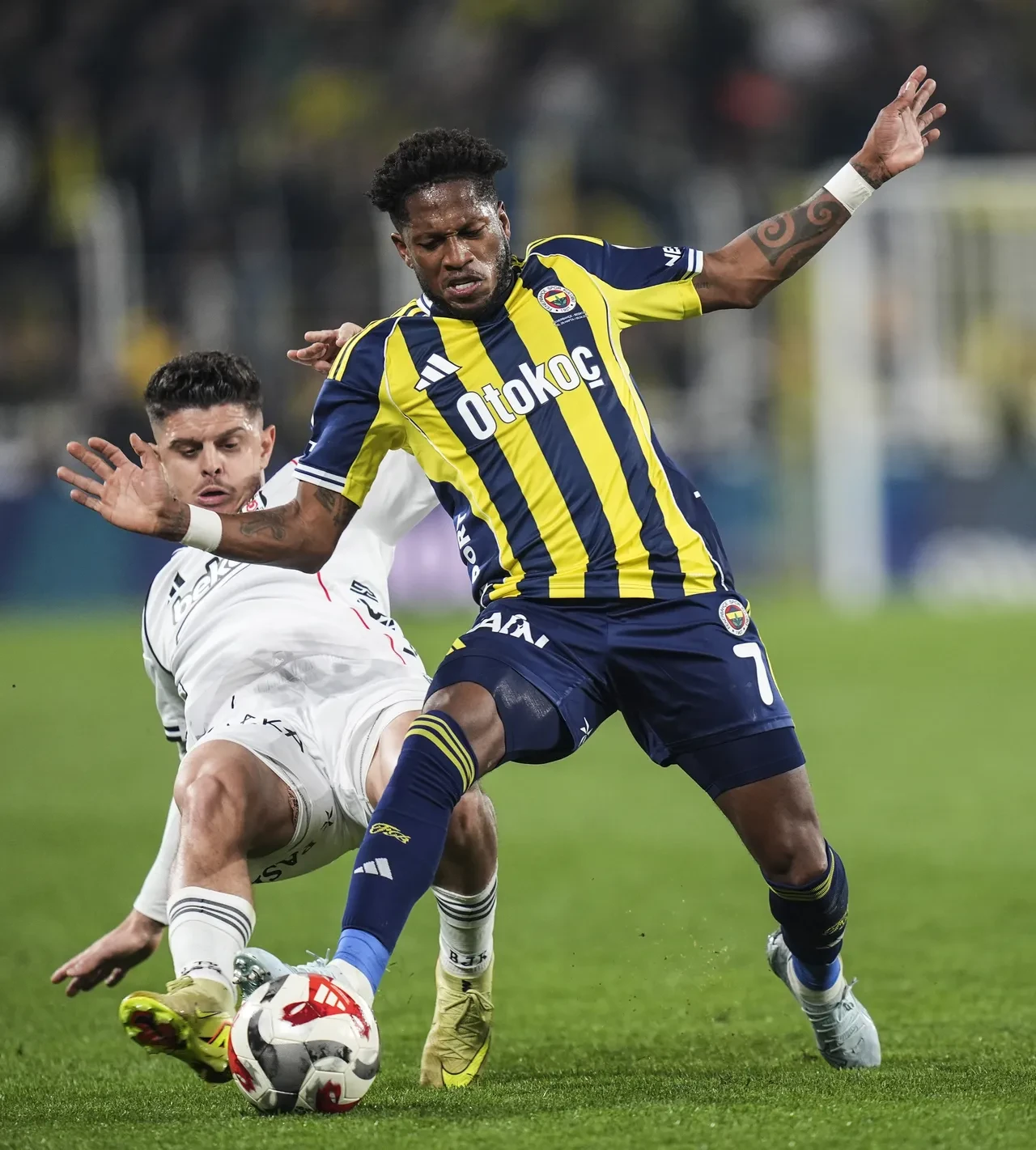 Fenerbahçe - Beşiktaş derbisi sonrası Ahmet Çakar'dan zehir zemberek sözler: 'Fenerbahçe'yi yarışta tuttular'