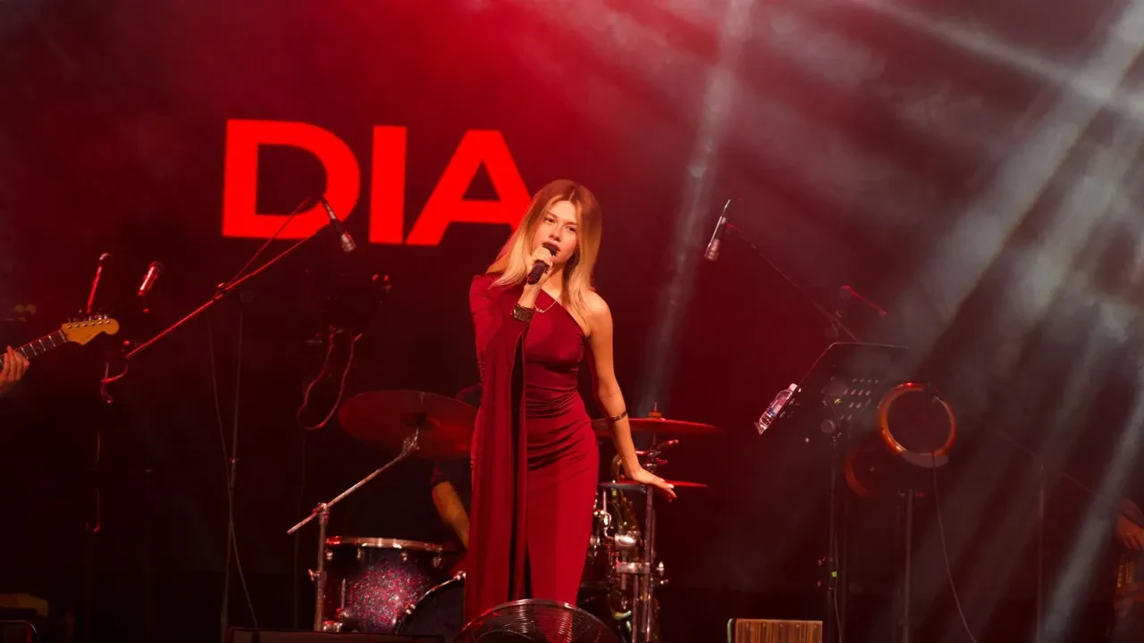 Genç sanatçı Dia, Antalya’da sahne aldı