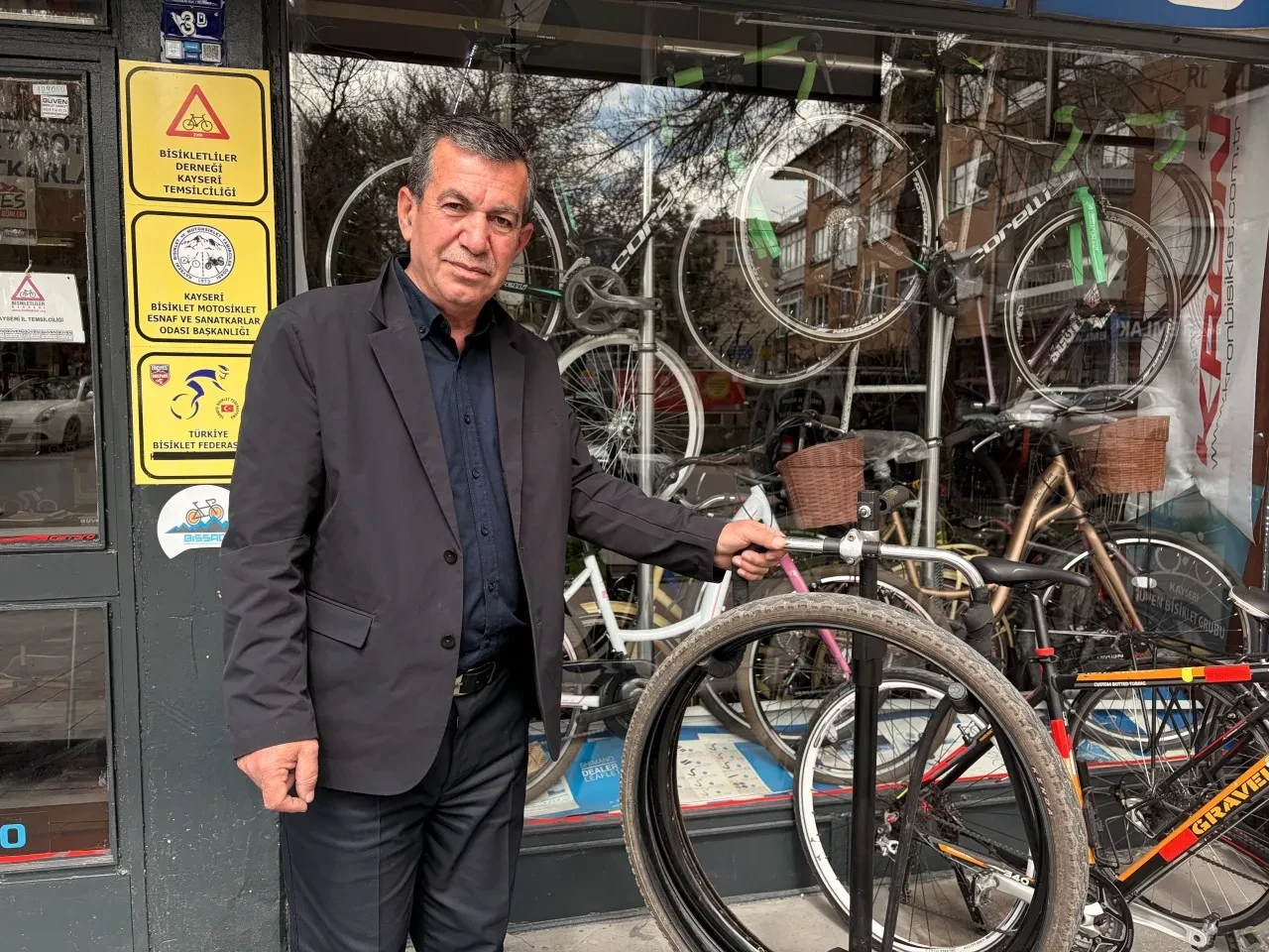 İhtiyacı olan alıyor, fazlası olan asıyor: Kayseri'de 'askıda bisiklet' uygulaması