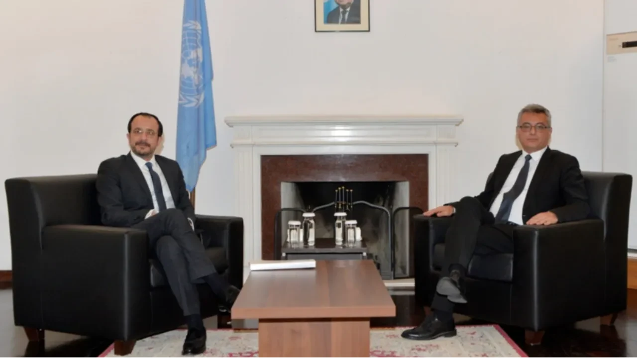 Kıbrıs'ta kritik zirve! Erhürman ve Hristodulidis bir araya geldi