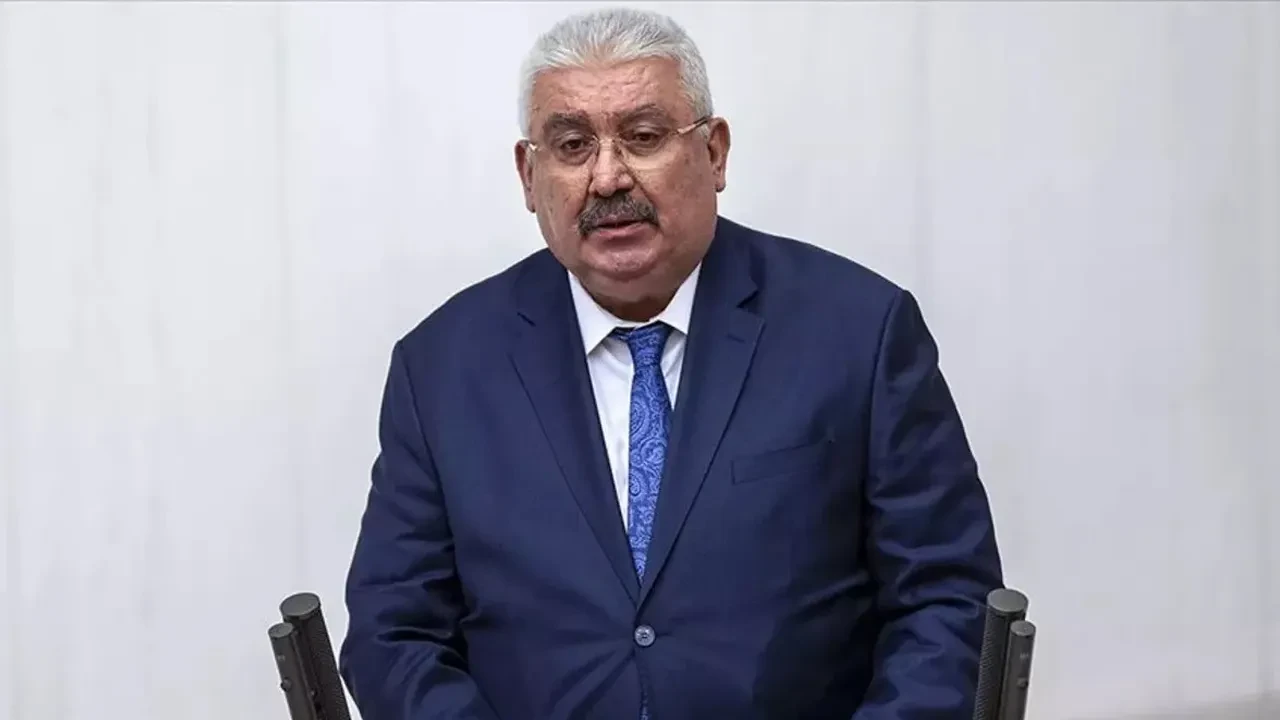 MHP İstanbul'da tüm teşkilatları feshetti!