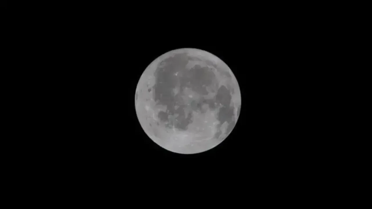 NASA paylaştı: Ay'ın saklı kalan bölgesi ilk defa insan gözüyle görüldü