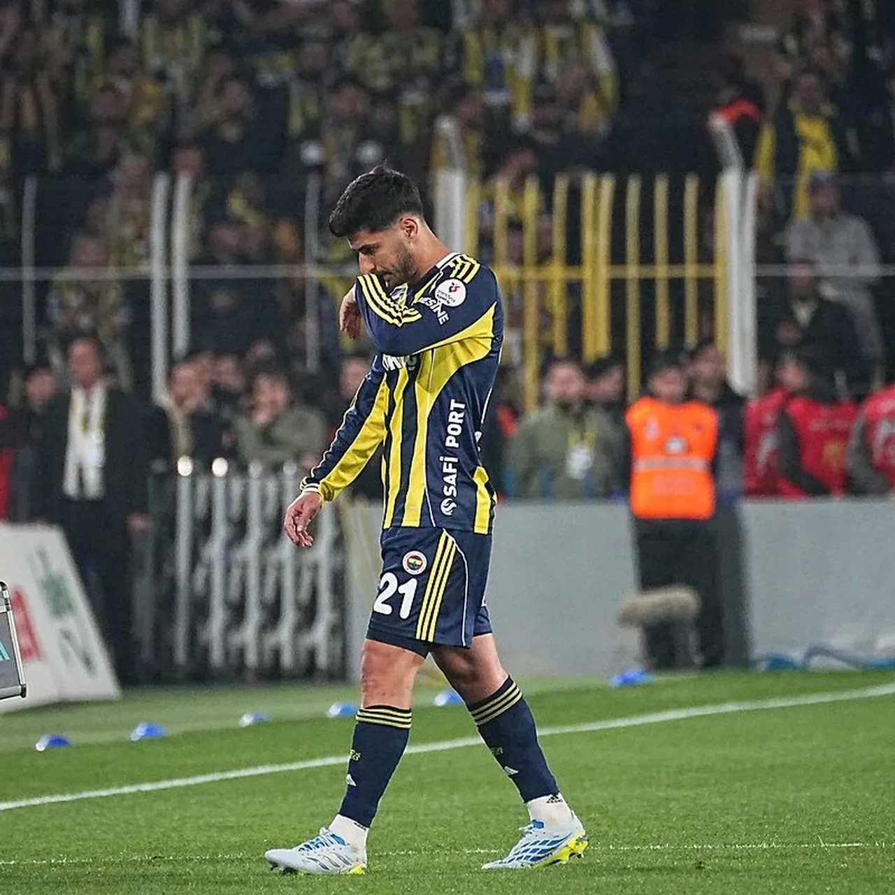 Rıdvan Dilmen Fenerbahçe-Beşiktaş derbisi sonrasında hedefi gösterdi: "Manşetlerde olabilirdi!"