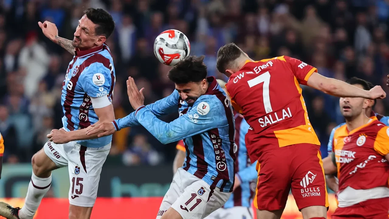 Süper Lig'de şampiyonluk yarışı alev aldı! Nefesler tutuldu: İşte Galatasaray, Fenerbahçe ve Trabzonspor'un kalan maçları...
