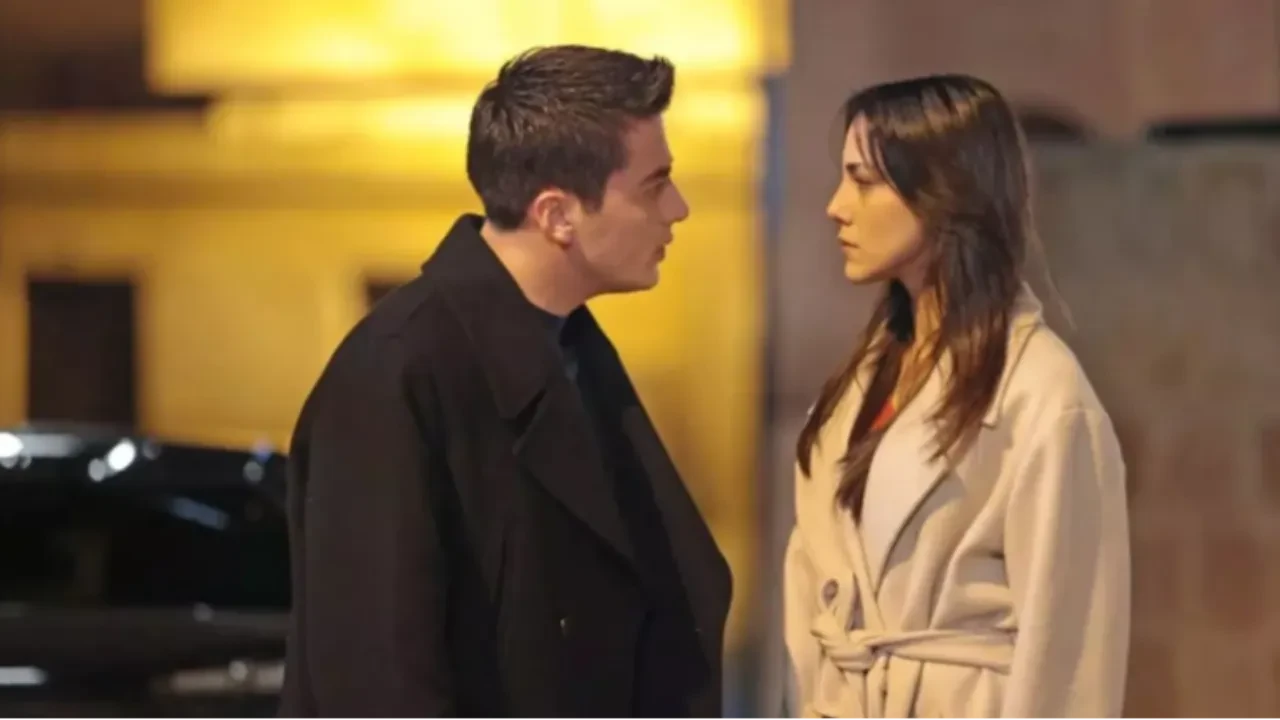 Uzak Şehir aşkı gerçek oldu! Dilin Döğer ve Atakan Özkaya'dan el ele poz