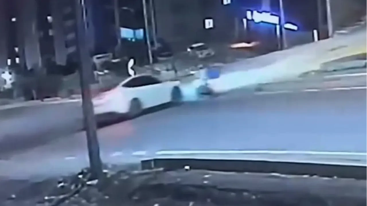 Vicdansız sürücü motosikletliye çarpıp kaçtı